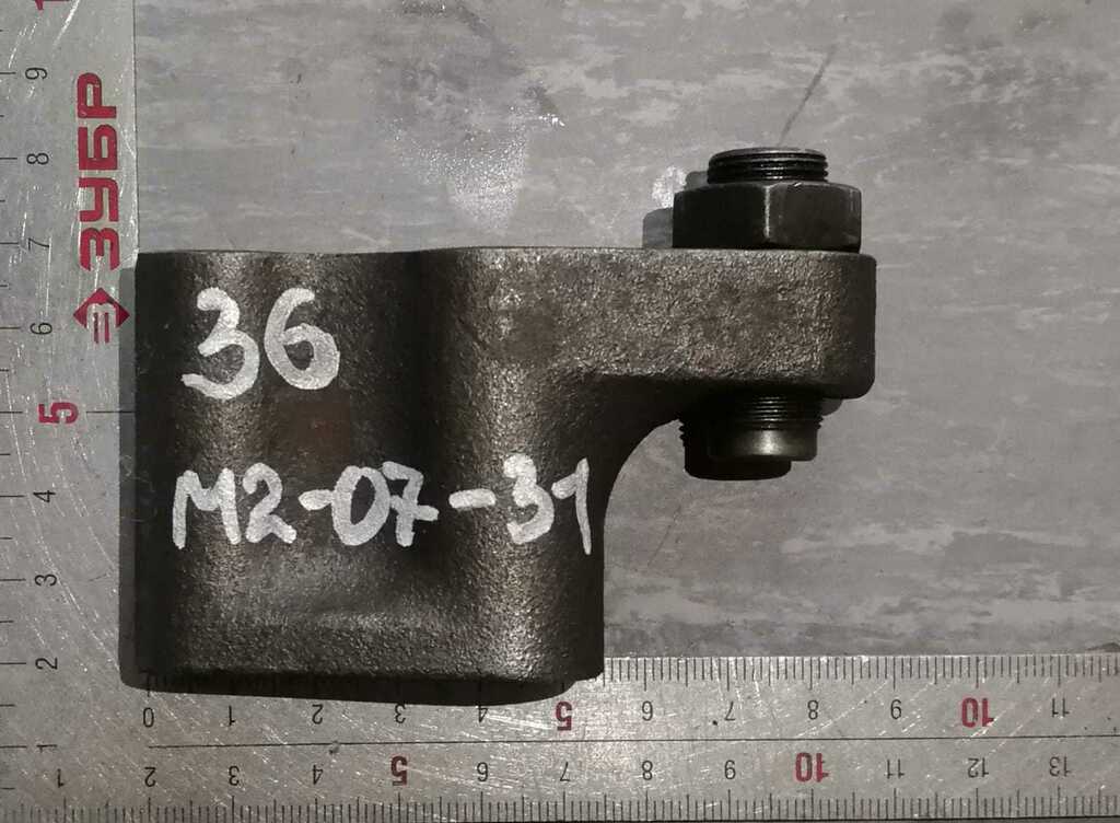 Кронштейн блока коромысел D2066 б/у