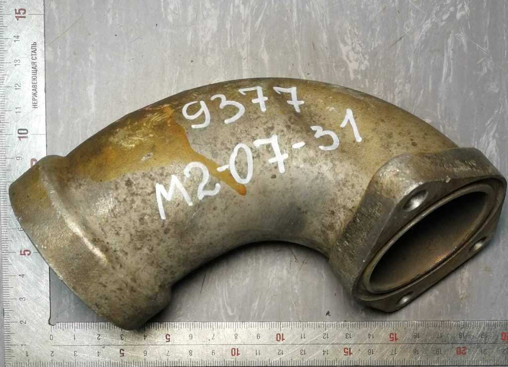 Патрубок помпы D2066 б/у