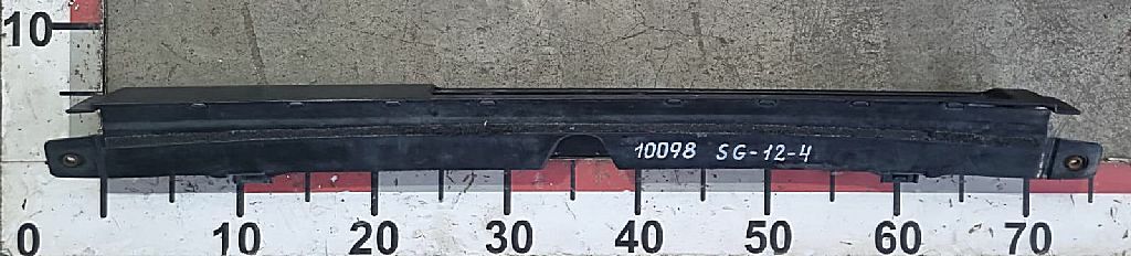 Накладка трапеции стеклоочистителя средняя б/у