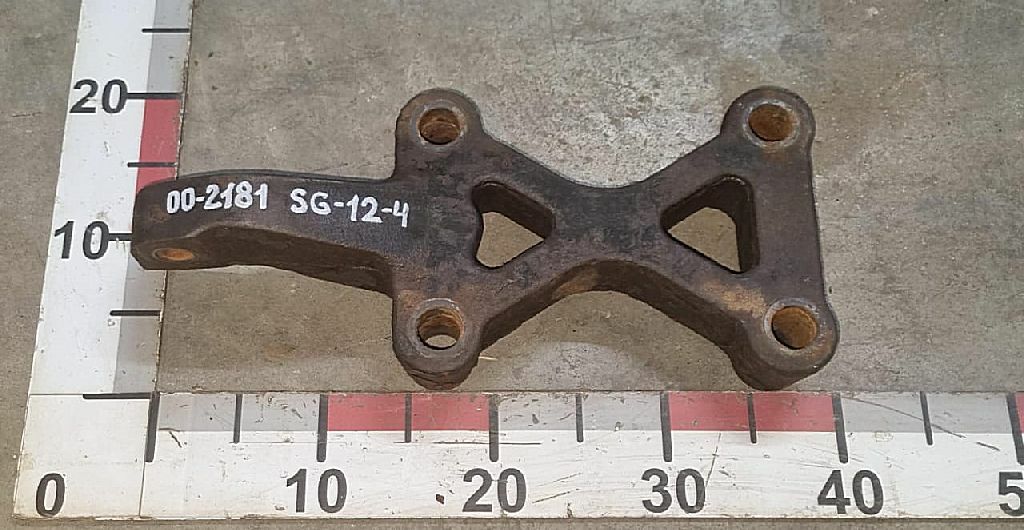 Кронштейн заднего амортизатора нижний левый б/у