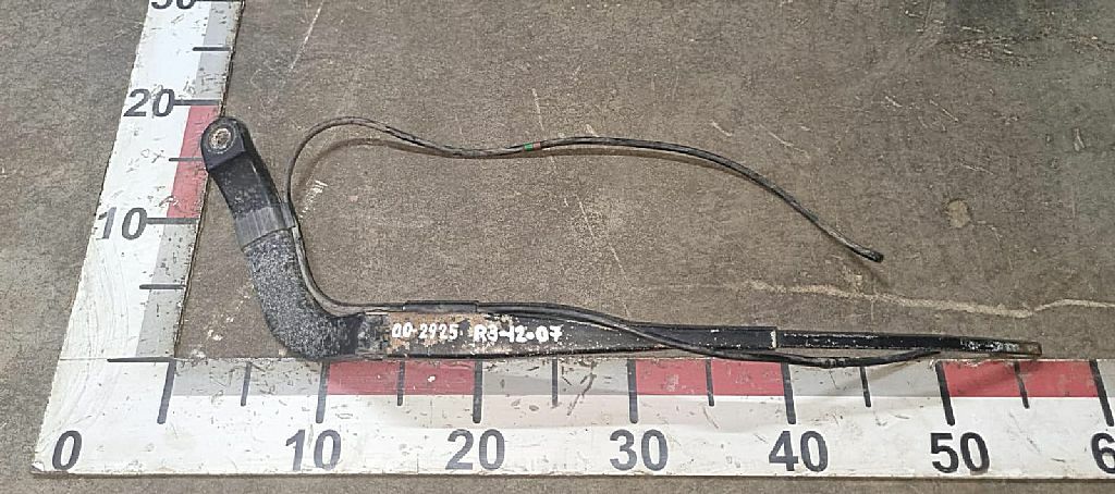 Щеткодержатель левый б/у