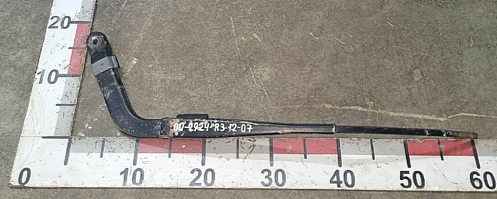 Щеткодержатель правый б/у