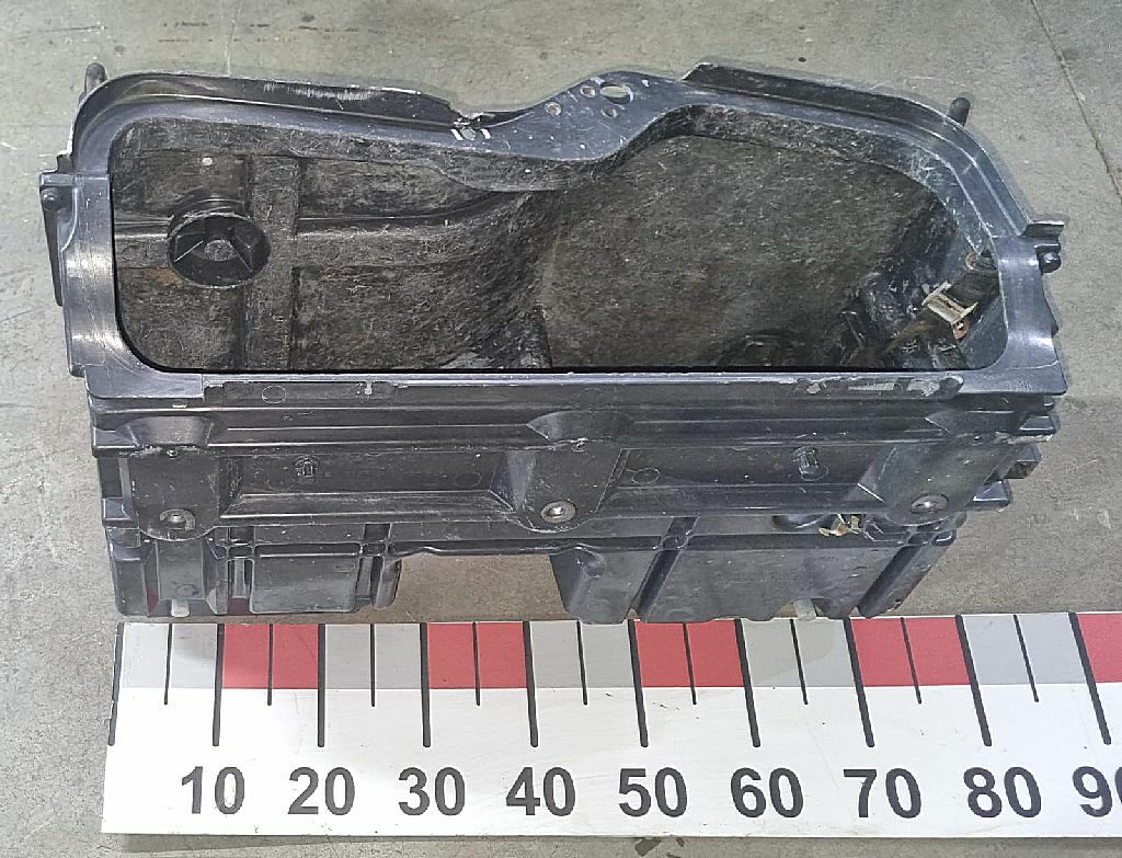 Ящик инструментальный правый б/у