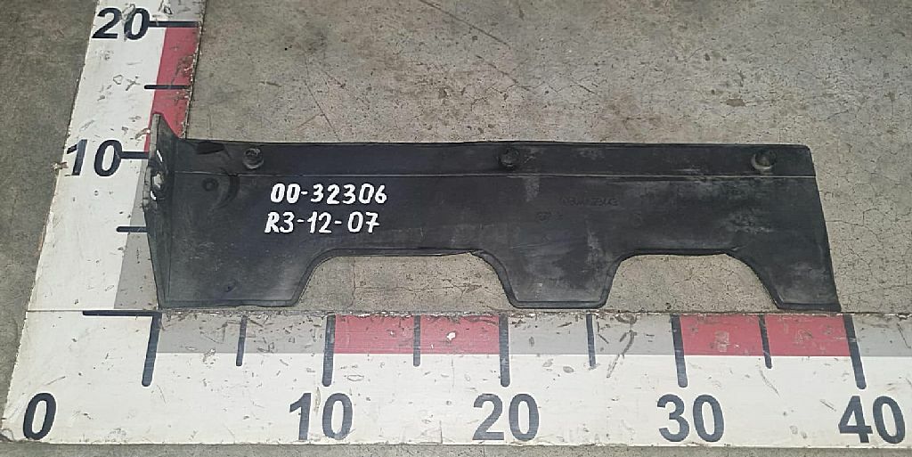 Пыльник корпуса подножки левый б/у