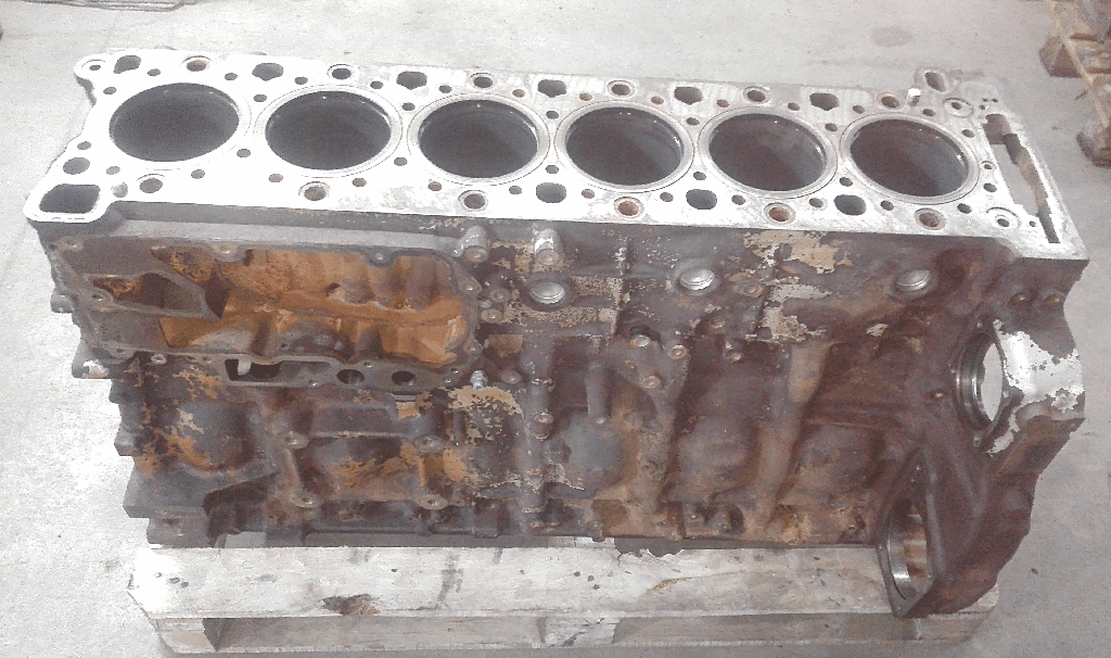Блок цилиндров OM471 б/у