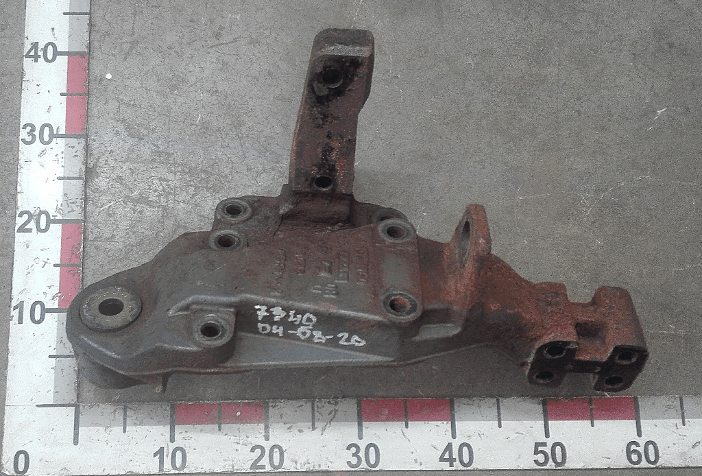 Кронштейн передней рессоры задний левый б/у