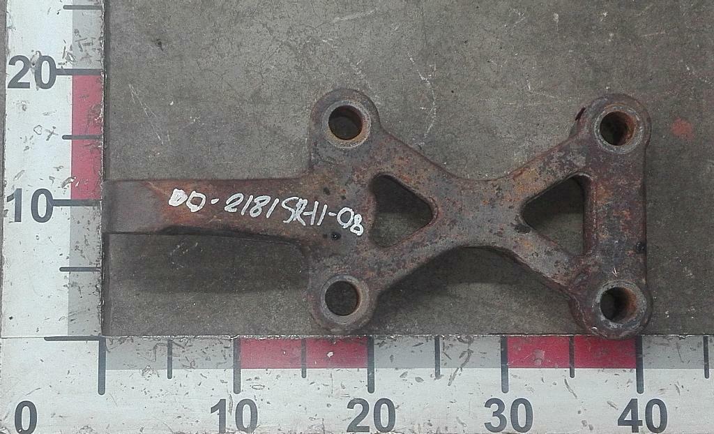 Кронштейн заднего амортизатора нижний левый б/у