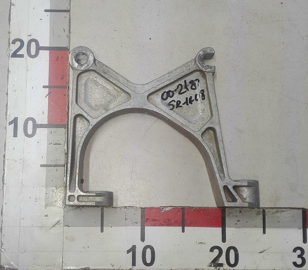 Кронштейн корпуса воздушного фильтра б/у