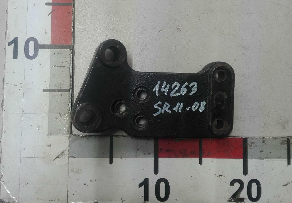 Кронштейн подушки двигателя правый DC1104 б/у
