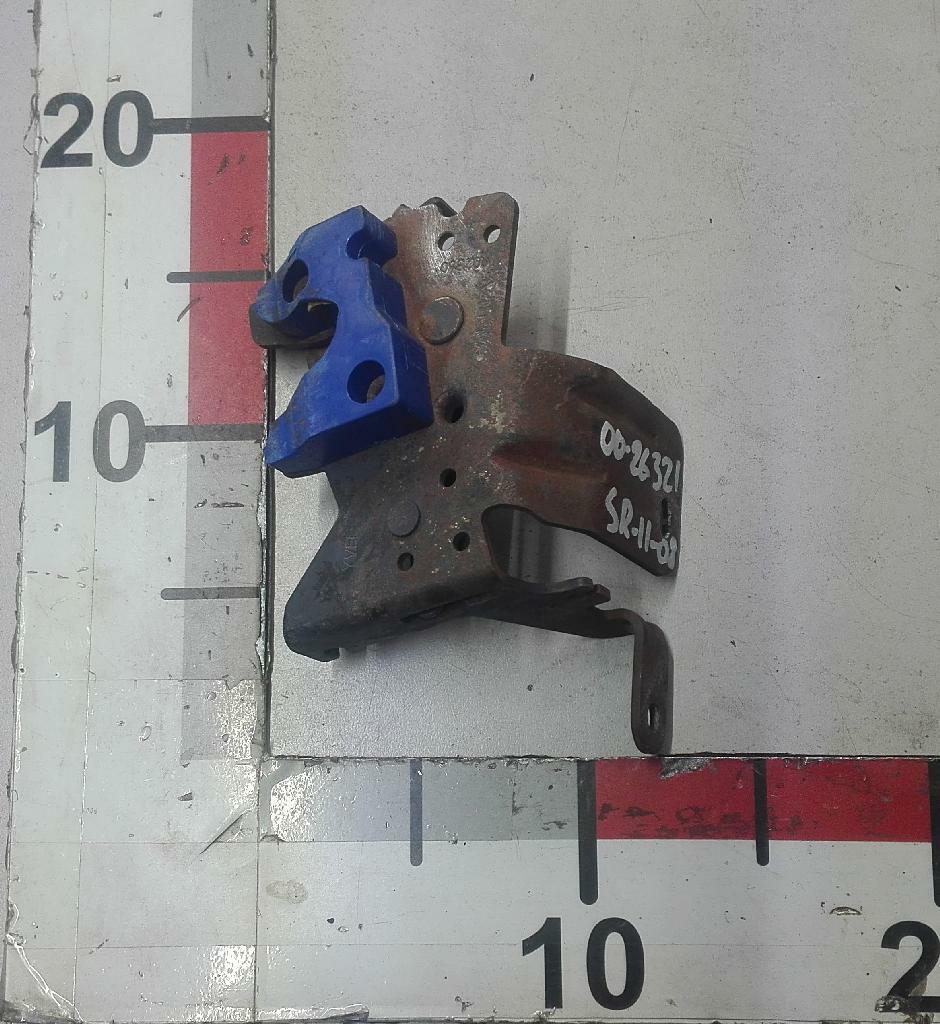 Замок капота правый б/у