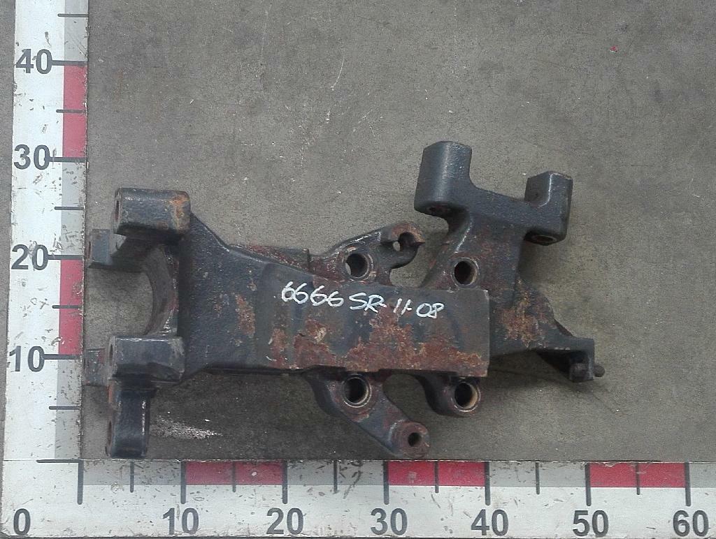 Кронштейн передней подушки подвески нижний левый б/у