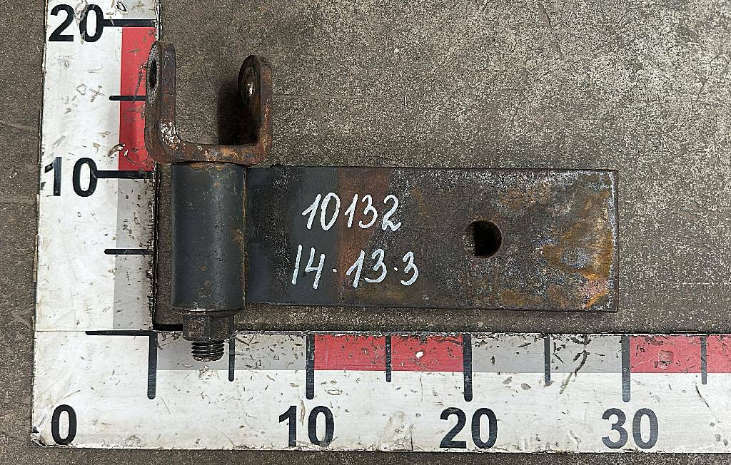 Кронштейн переднего амортизатора нижний б/у