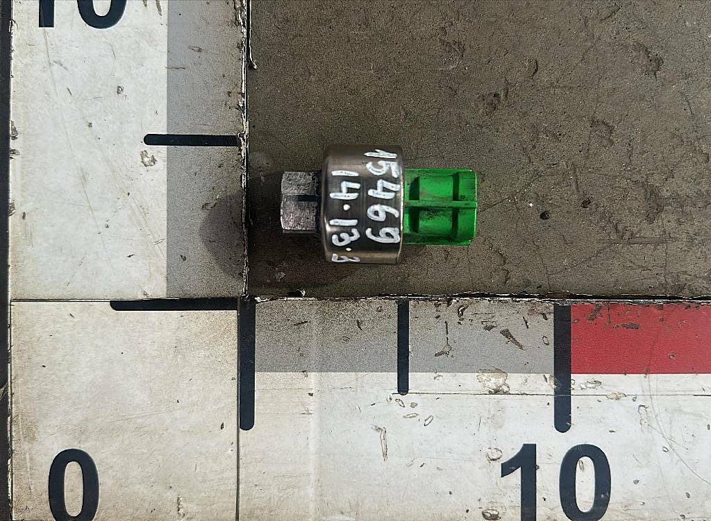 Датчик давления кондиционера б/у