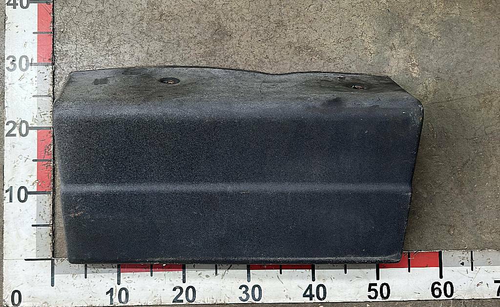 Накладка заднего крыла передняя правая б/у