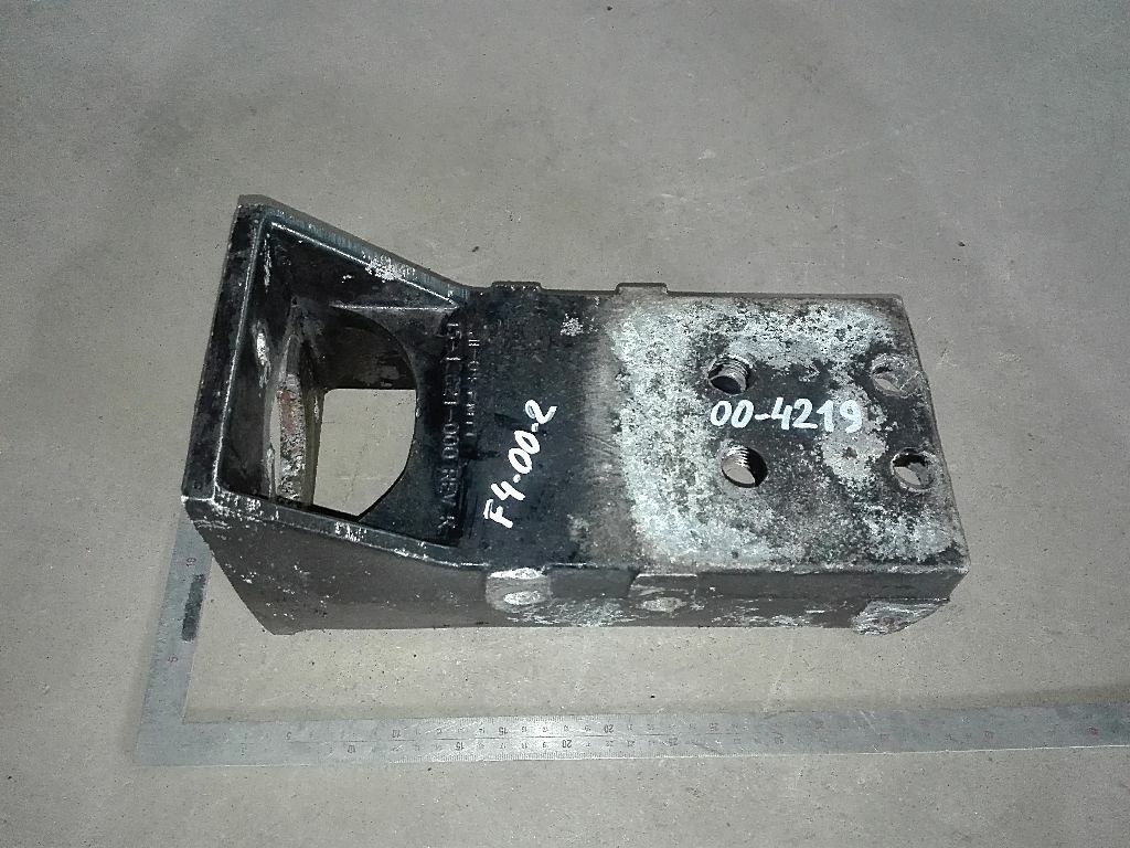 Кронштейн кабины передний б/у