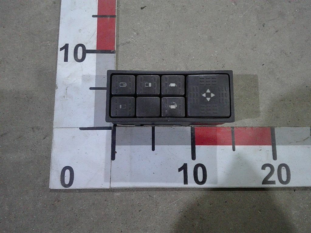Блок управления зеркалами и стеклоподъемниками левый б/у