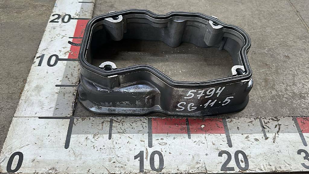 Проставка крышки клапанов DC1215 б/у