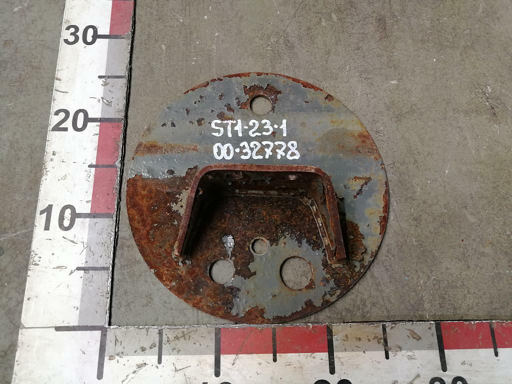 Кронштейн подушки подвески верхний б/у