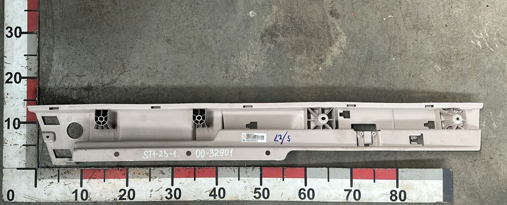 Накладка салона правая б/у