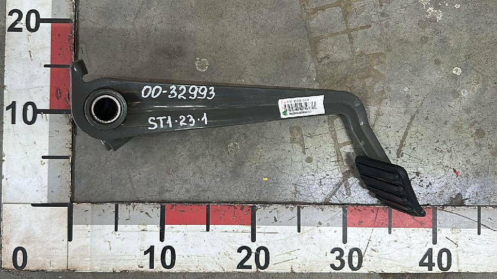 Педаль тормоза б/у