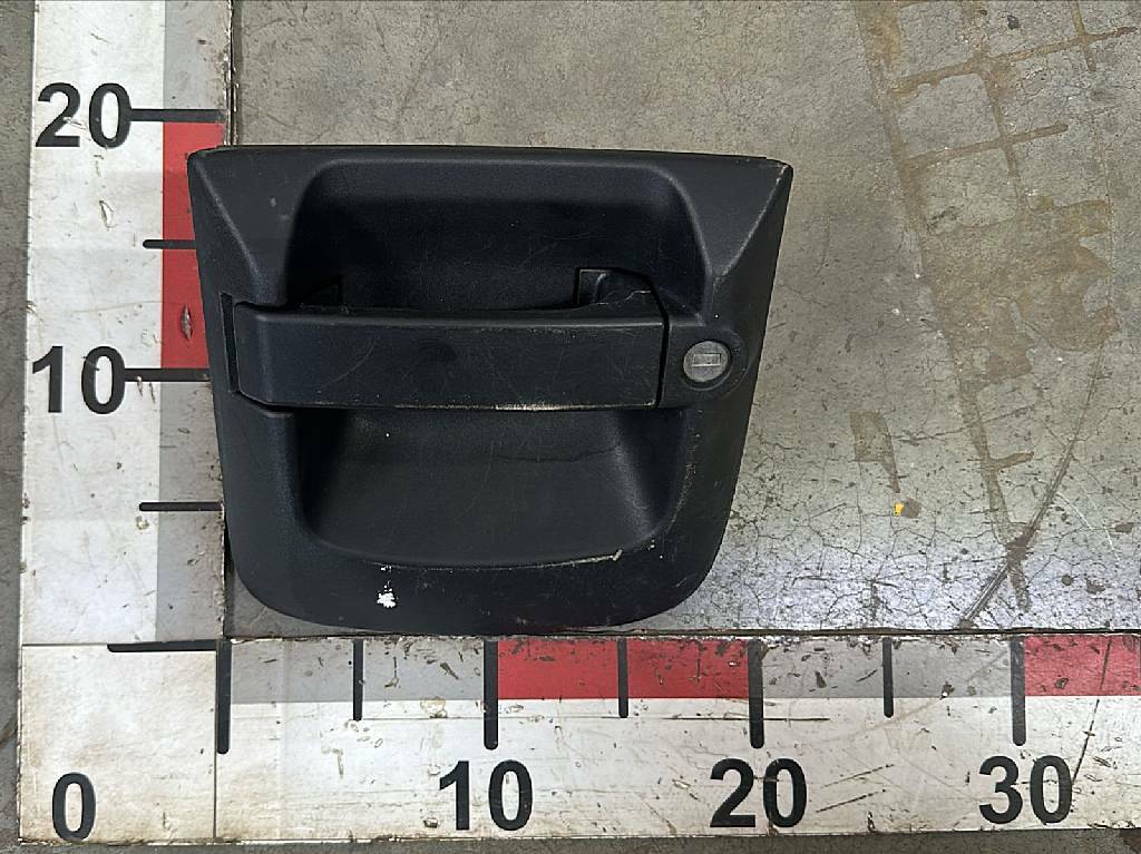 Ручка правой двери наружная б/у