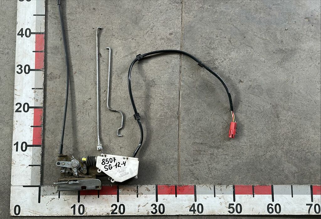 Замок правой двери торцевой б/у