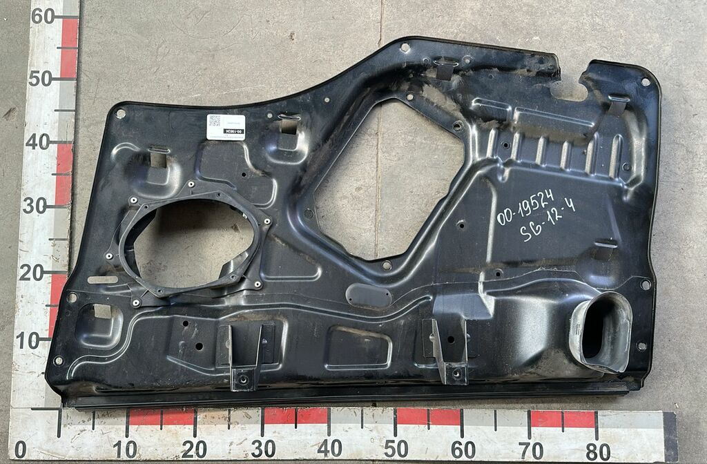 Кронштейн правого стеклоподъемника б/у