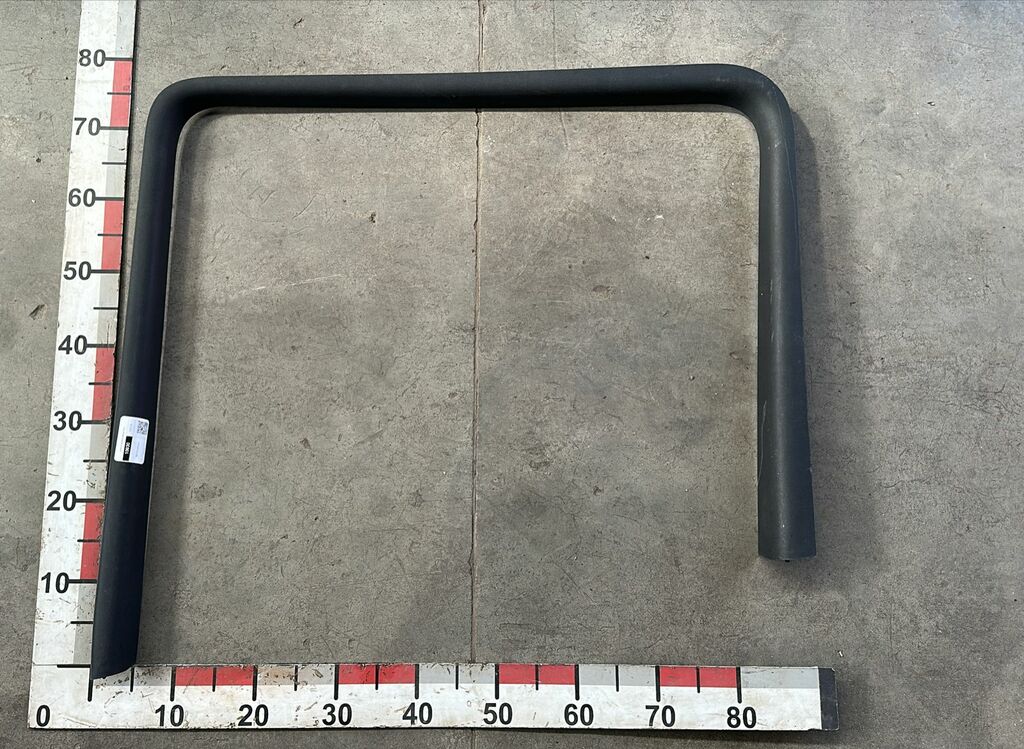 Рамка правой двери б/у