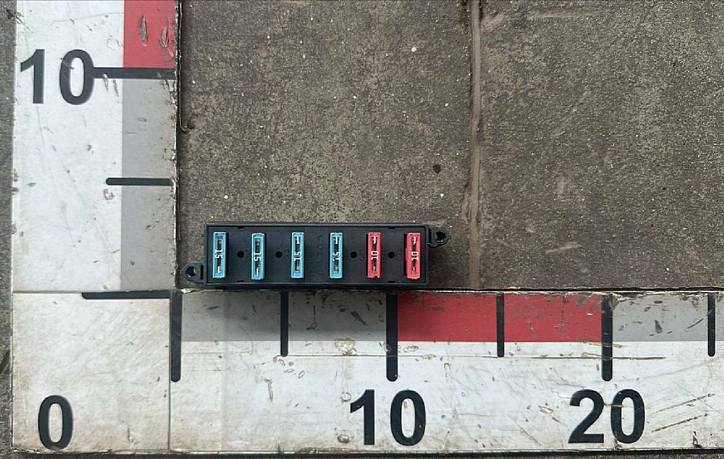 Блок предохранителей малый б/у