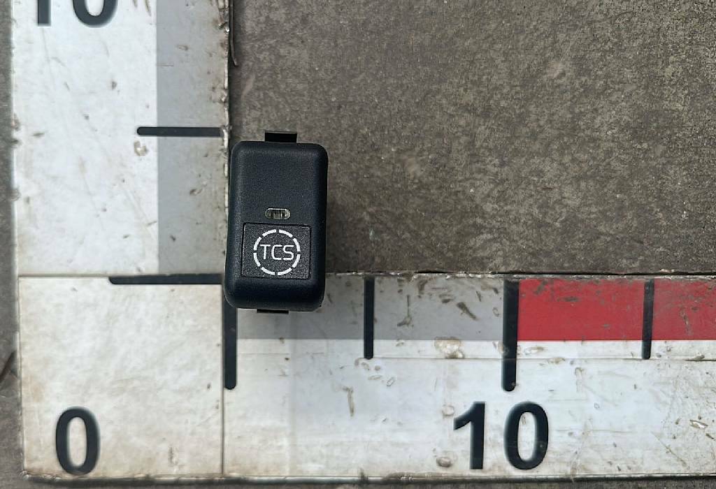 Клавиша антипробуксовочной системы б/у