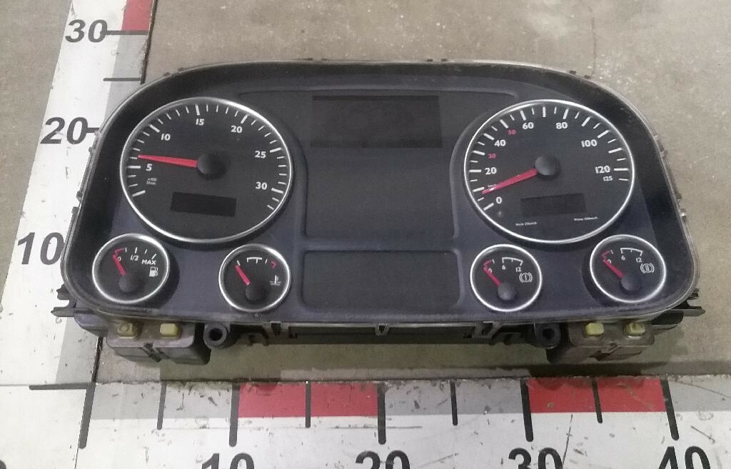 Щиток приборов б/у