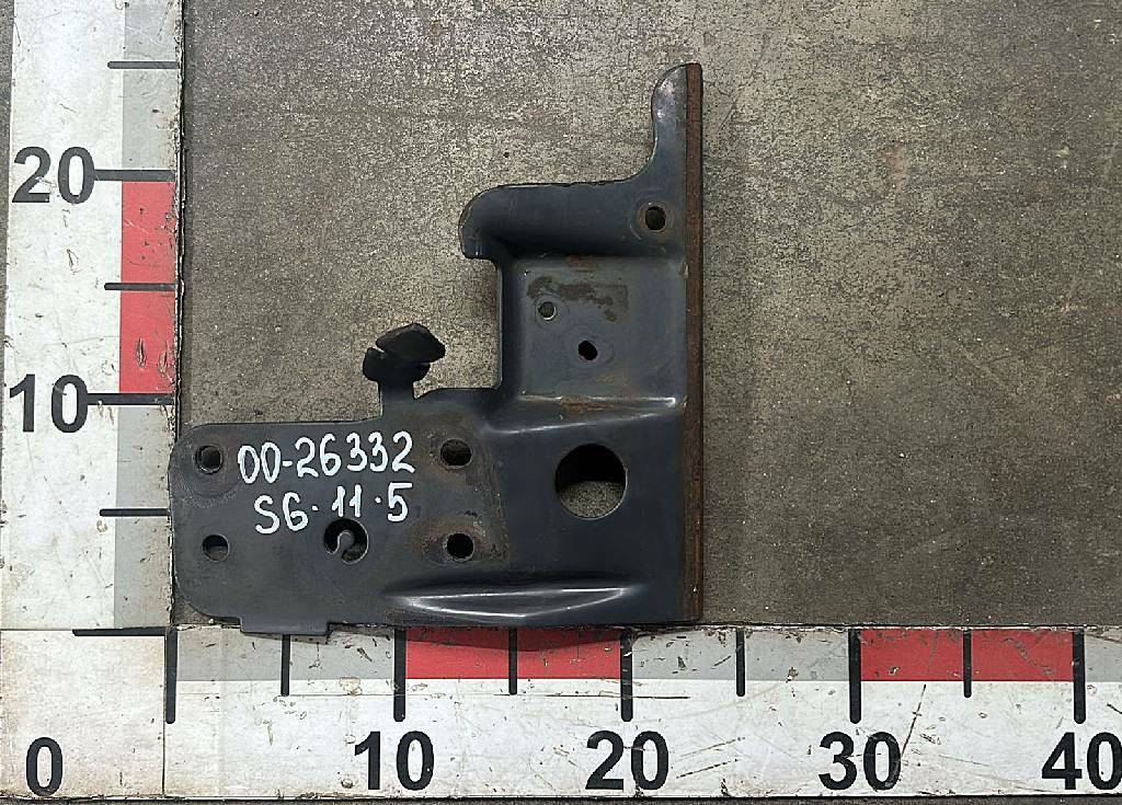 Кронштейн переднего крыла б/у