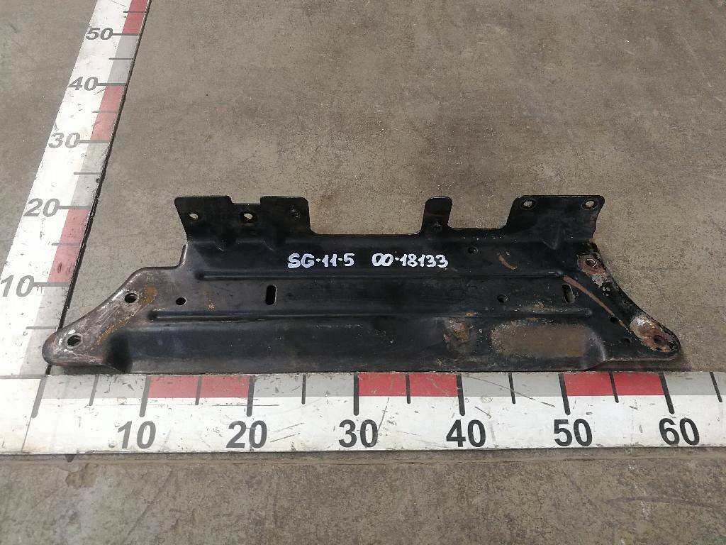 Кронштейн интеркулера верхний б/у