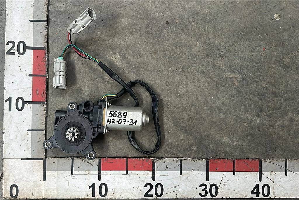 Моторчик стеклоподъемника б/у