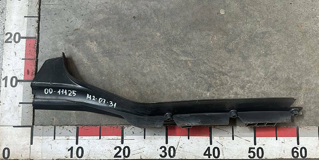 Накладка порога левой двери передняя б/у