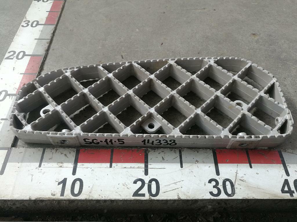 Ступенька корпуса ступеней нижняя б/у