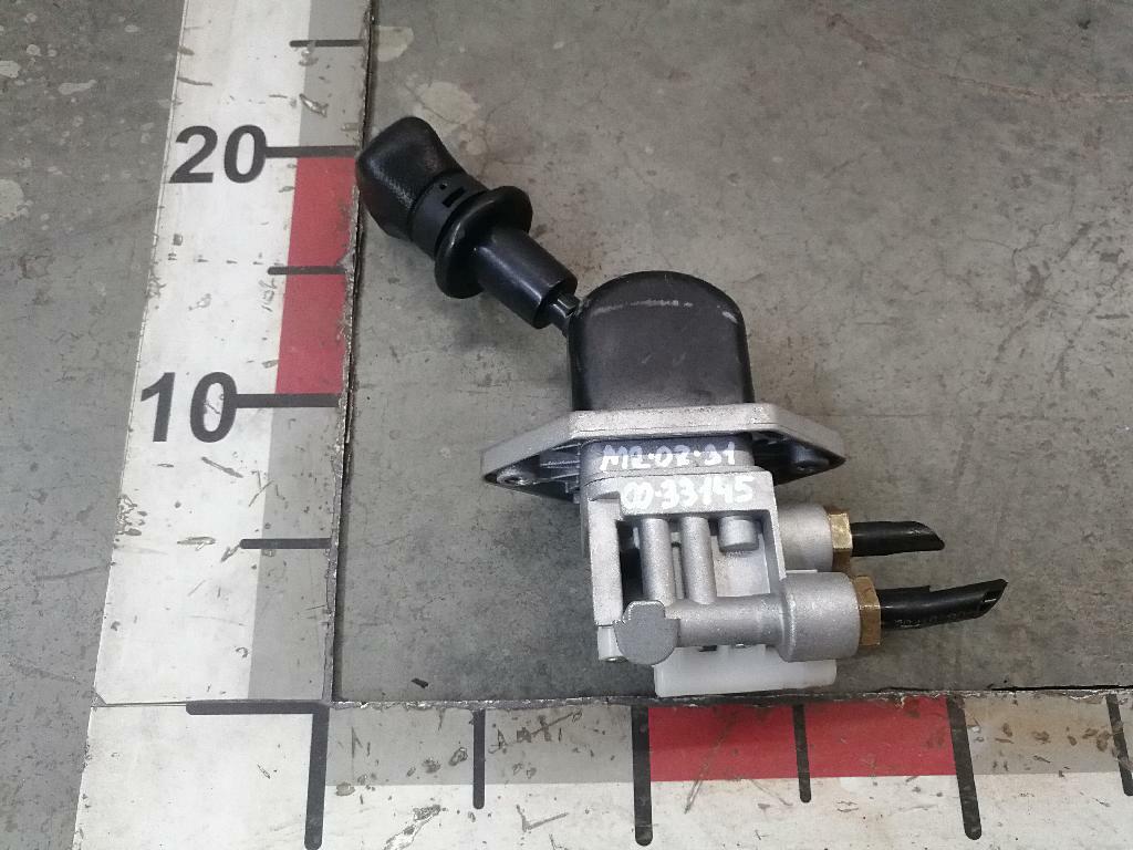 Кран стояночного тормоза б/у