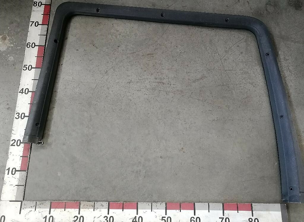 Рамка левой двери б/у