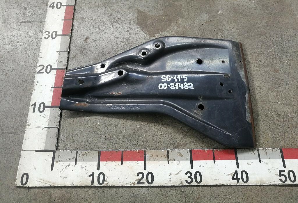 Кронштейн переднего крыла левый б/у