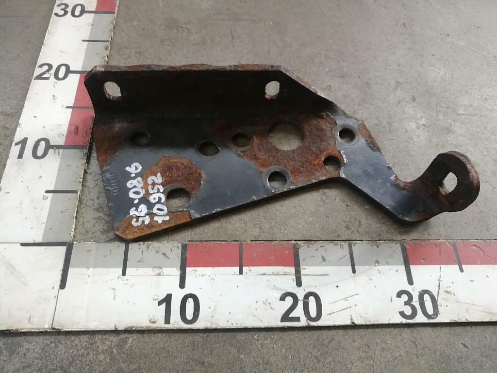 Кронштейн задней траверсы правый б/у