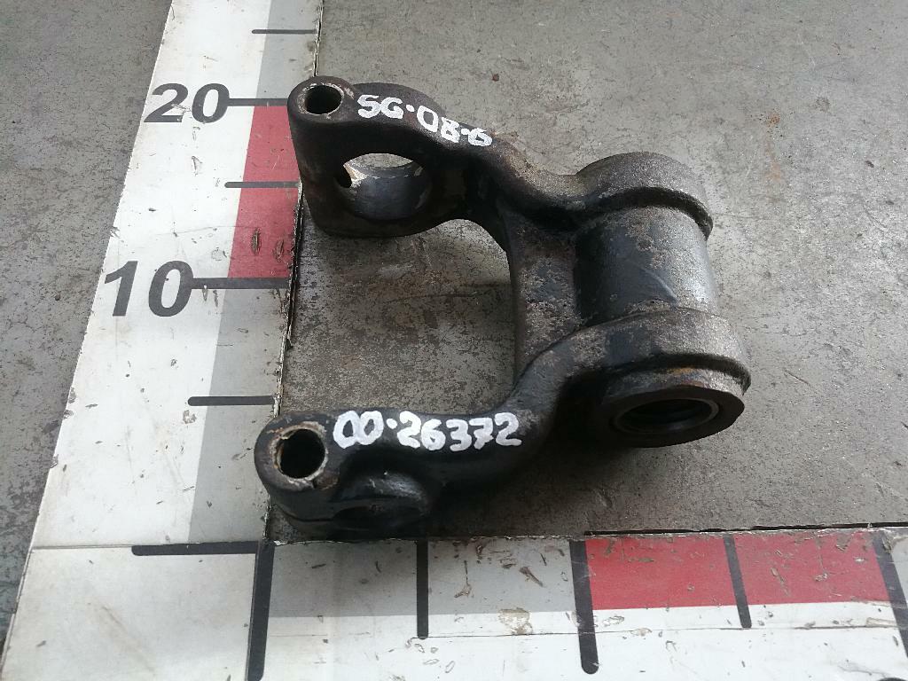 Серьга передней рессоры б/у