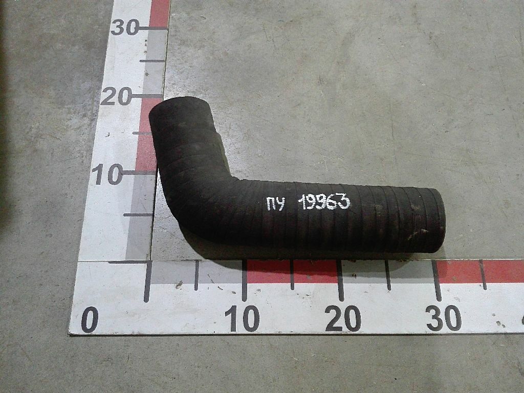 Патрубок радиатора б/у