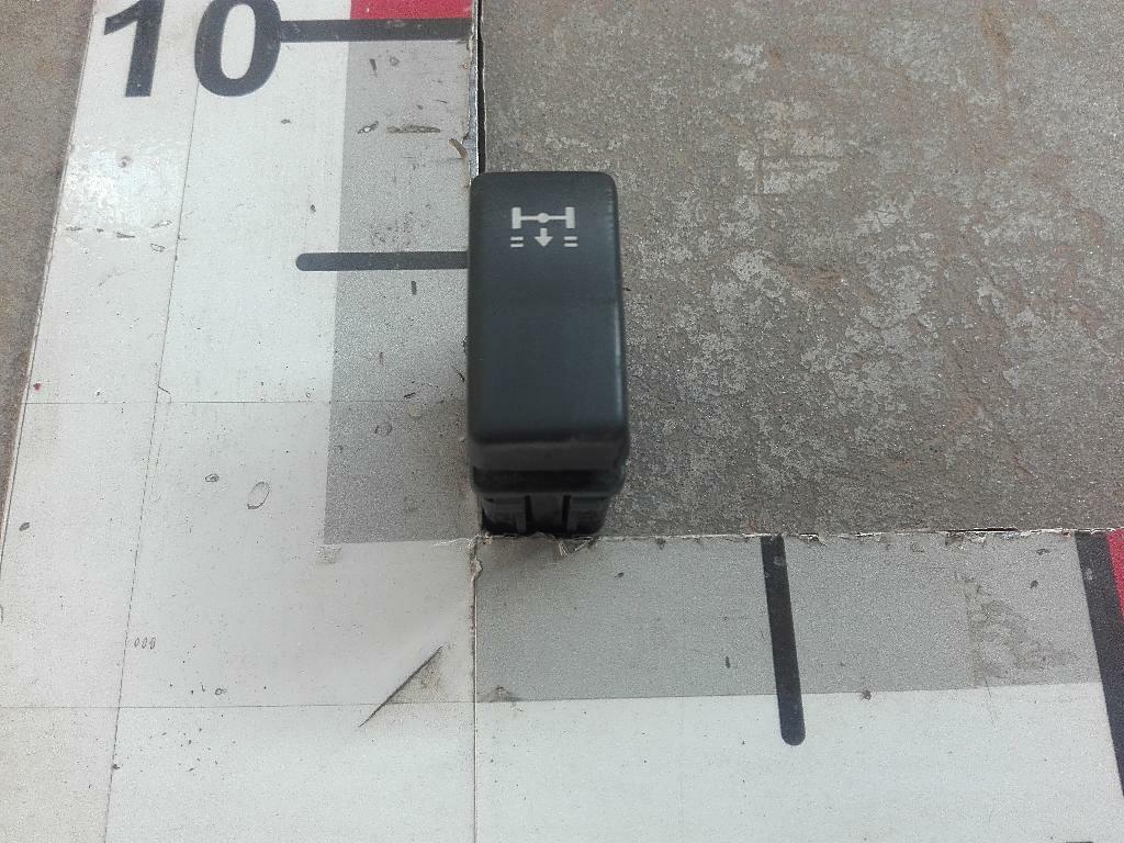 Клавиша антипробуксовочной системы б/у