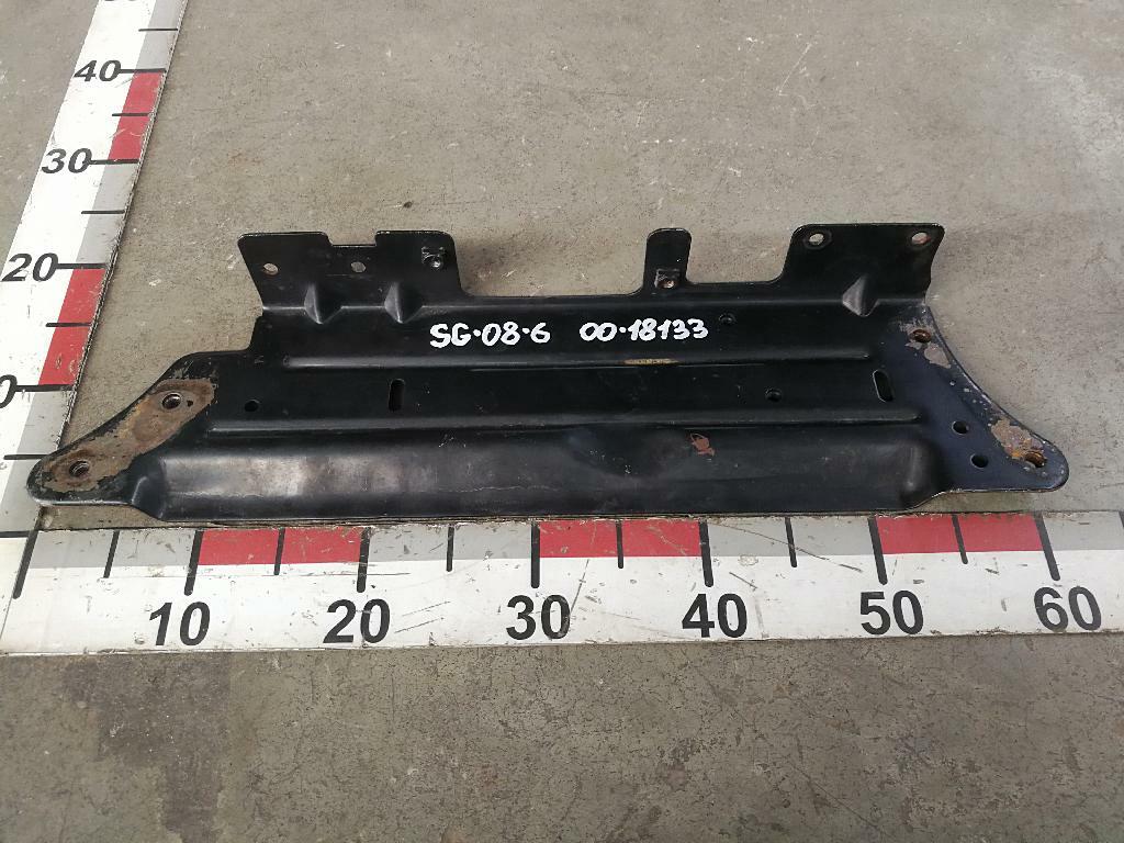 Кронштейн интеркулера верхний б/у