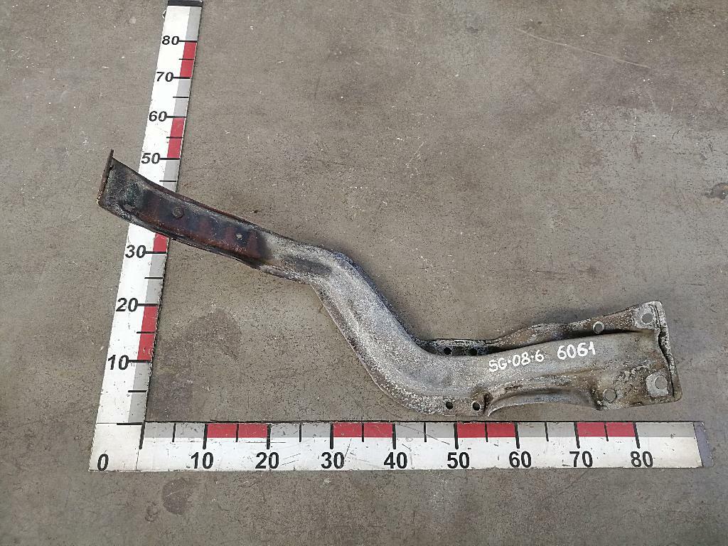 Кронштейн переднего крыла правый б/у