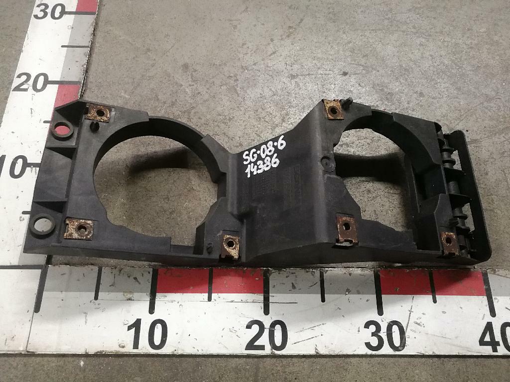 Кронштейн правой противотуманной фары б/у