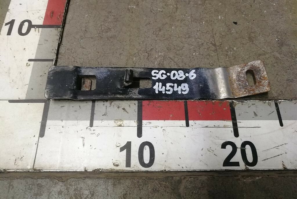 Крепление заднего крыла б/у