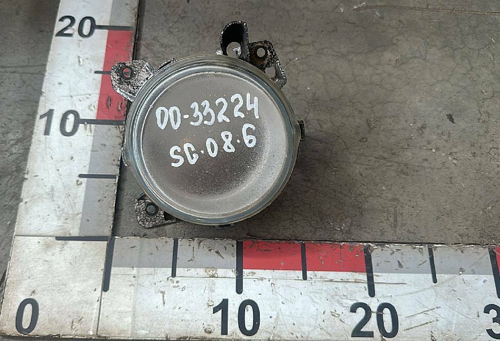 Стекло противотуманной фары левая б/у