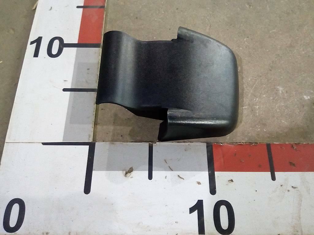 Накладка верхней петли правой двери б/у