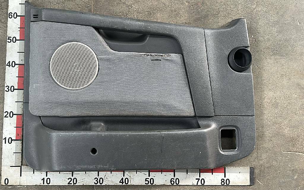 Обшивка левой двери б/у
